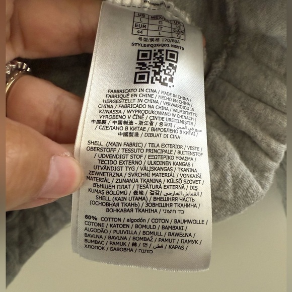 Guess Quilted Sweatshirt, size large. - Picture 8 of 8